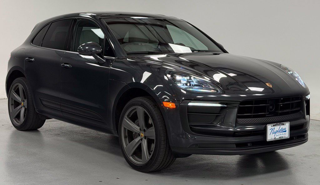 Used 2023 Porsche Macan AWD/4WD image 5
