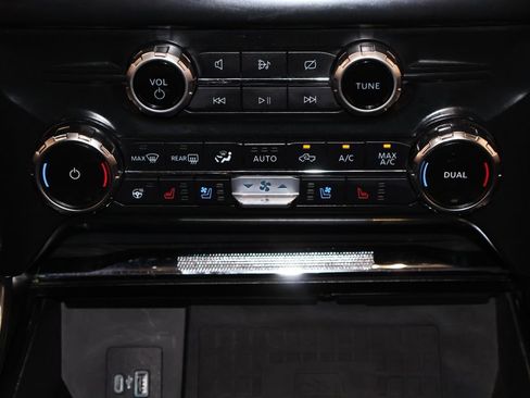 Certified 2022 Ford F150 Platinum w/ Equipment Group 701A High AWD/4WD image 37