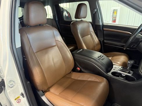 Used 2019 Toyota Highlander Limited image 31