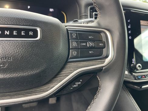 Used 2022 Jeep Wagoneer Series III image 17