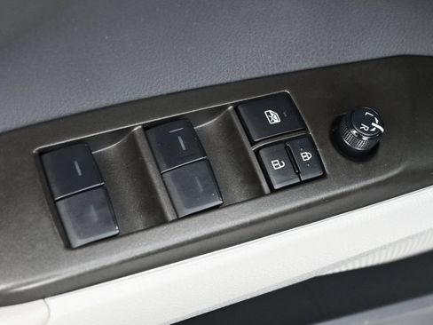 Used 2023 Toyota Camry SE w/ Convenience Package FWD image 4