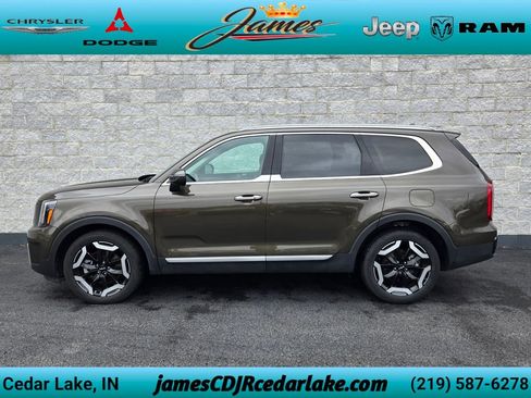Used 2025 Kia Telluride S AWD/4WD image 2