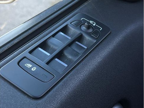 Used 2019 Land Rover Discovery Sport HSE image 17