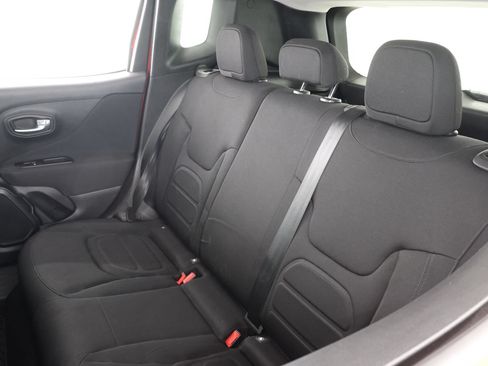 Used 2019 Jeep Renegade Latitude w/ Cold Weather Group FWD image 32
