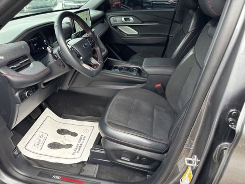Used 2025 Ford Explorer ST image 15