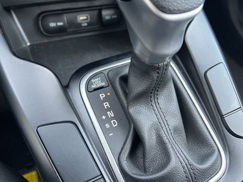 Used 2025 Kia Soul LX w/ LX Technology Package image 22