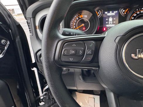 Used 2025 Jeep Wrangler Sport image 16