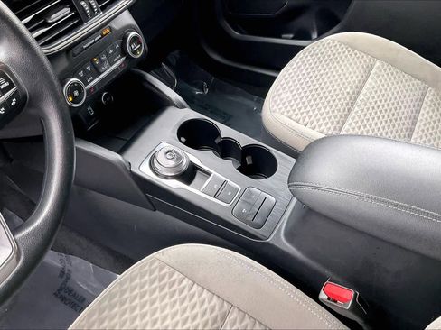 Used 2020 Ford Escape SE image 18