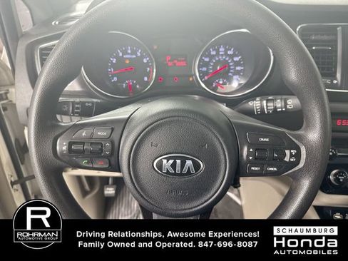 Used 2016 Kia Sedona LX w/ LX Convenience Package FWD image 11