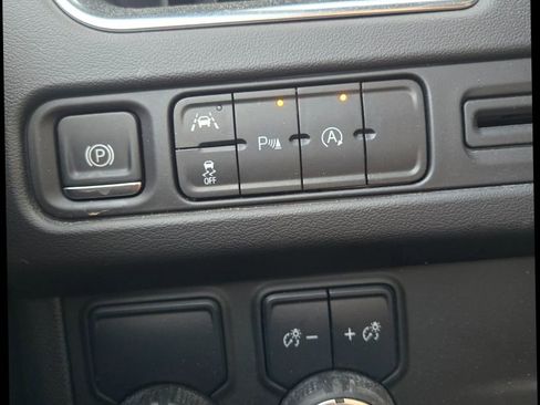 Used 2024 Chevrolet Suburban LT image 26