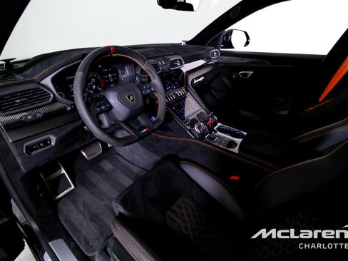 Used 2023 Lamborghini Urus Performante AWD/4WD image 12