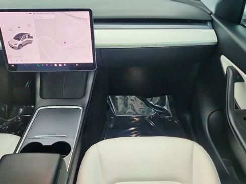 Used 2021 Tesla Model Y Long Range image 36
