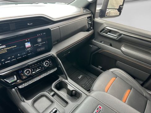 Used 2024 GMC Sierra 2500 AT4 w/ AT4 Premium Plus Package AWD/4WD image 30