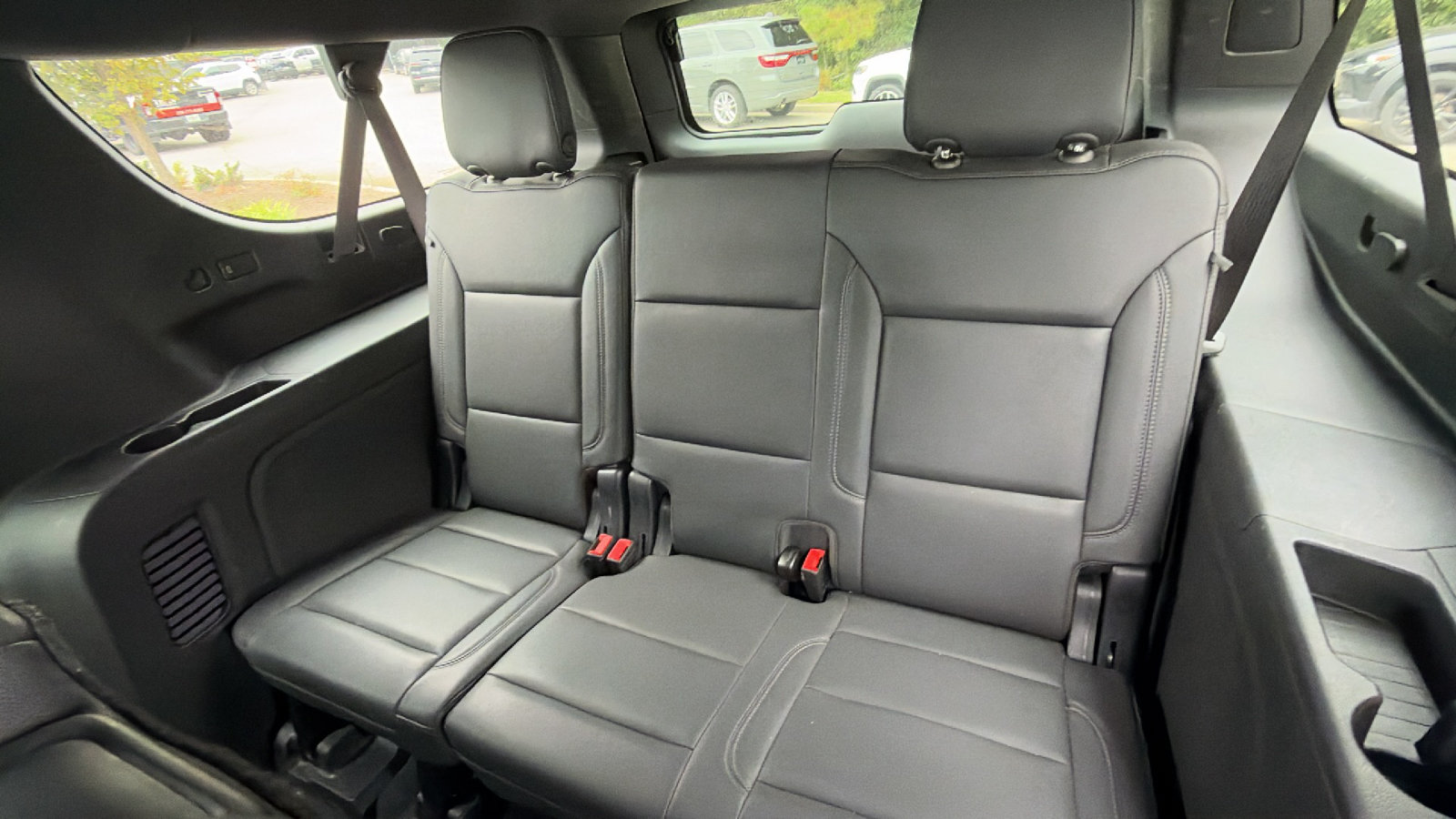 Used 2025 Chevrolet Suburban LT RWD image 25