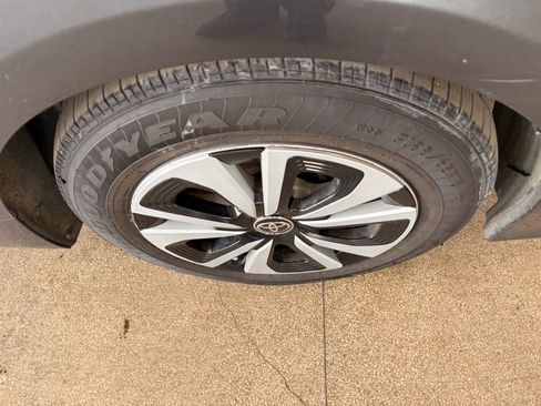 Used 2017 Toyota Prius Prime Premium image 43