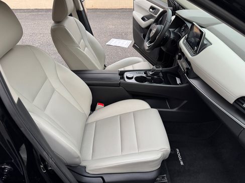 Used 2024 Nissan Rogue SV w/ SV Premium Package image 23