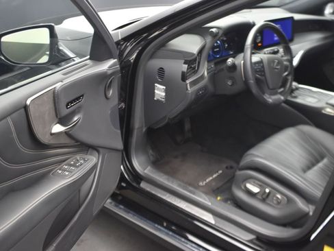 Used 2023 Lexus LS 500h AWD w/ Luxury Package image 11