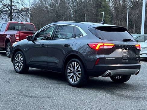 Used 2020 Ford Escape Titanium image 4