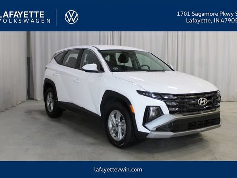 Used 2025 Hyundai Tucson SE AWD/4WD image 1