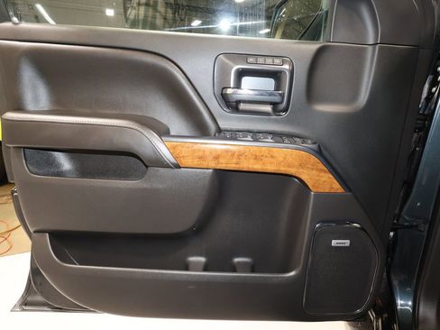 Used 2018 Chevrolet Silverado 1500 High Country image 13