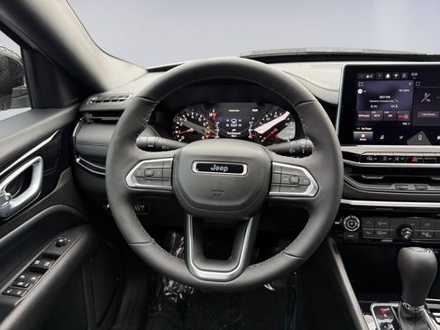 New 2026 Jeep Compass Latitude image 13
