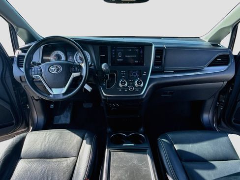 Used 2015 Toyota Sienna SE FWD image 14