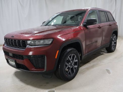 New 2026 Jeep Grand Cherokee Laredo image 3