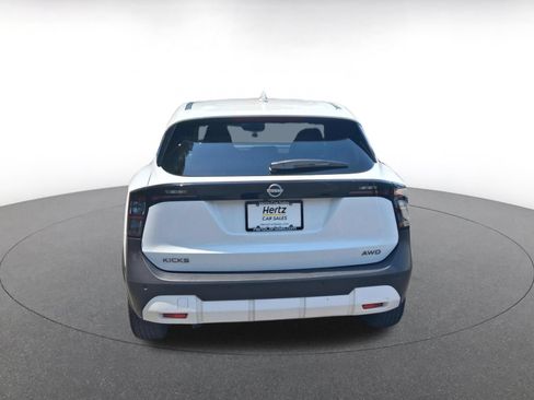 Used 2025 Nissan Kicks SV AWD/4WD image 14