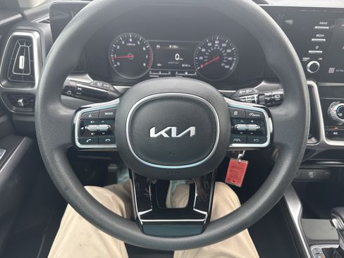Used 2023 Kia Sorento LX AWD/4WD image 18