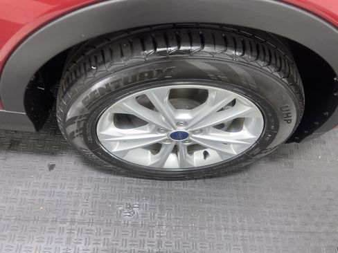 Used 2017 Ford Escape SE image 28