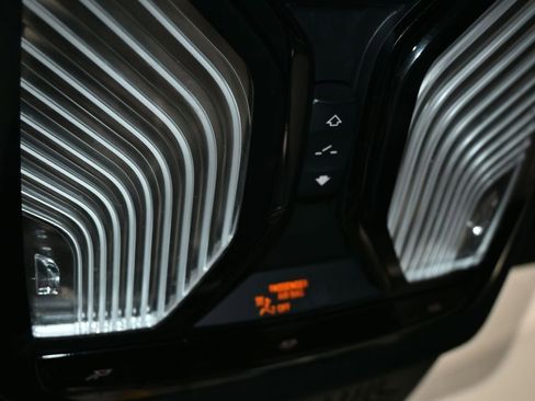 Used 2020 BMW 530i w/ Convenience Package image 25