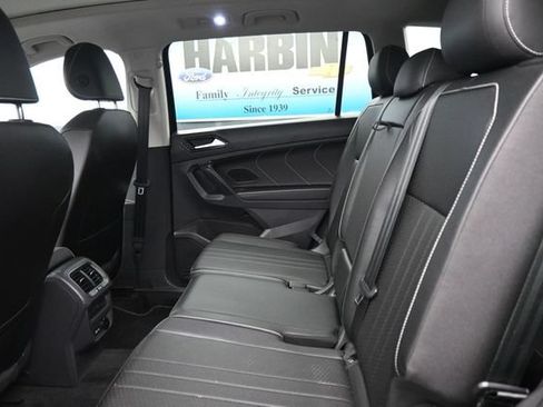 Used 2023 Volkswagen Tiguan SE w/ Panoramic Sunroof Package FWD image 9