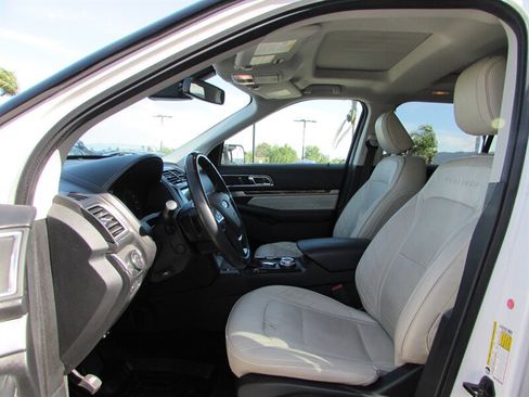 Used 2018 Ford Explorer Platinum AWD/4WD image 9