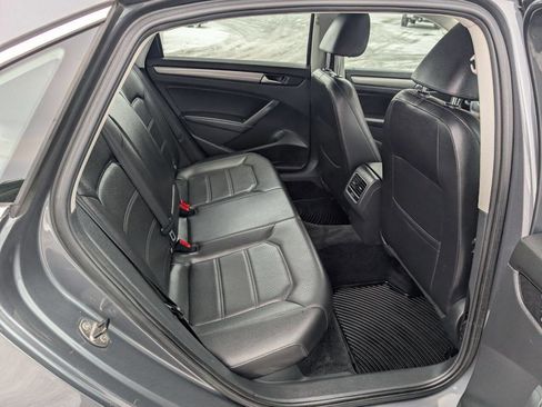 Used 2015 Volkswagen Passat TDI SE image 12