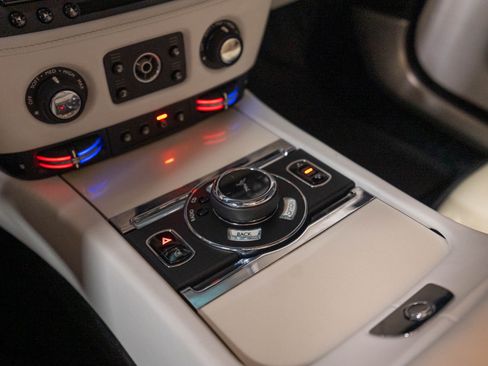 Used 2016 Rolls-Royce Wraith RWD image 11