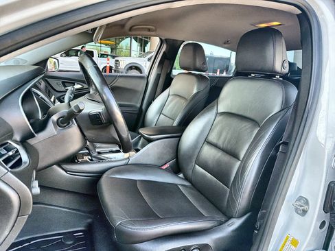 Used 2020 Chevrolet Malibu LT w/ Leather Package FWD image 11