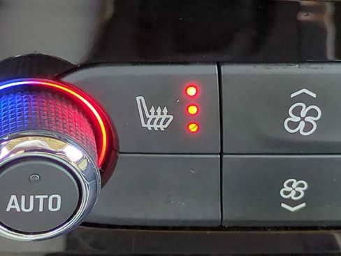 Used 2018 Buick Enclave Essence image 24