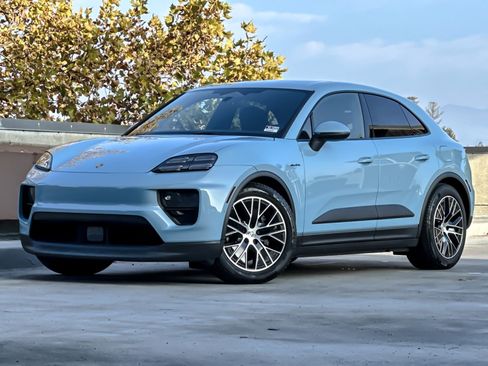 New 2025 Porsche Macan Electric image 1