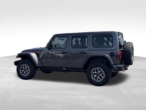 Used 2025 Jeep Wrangler Unlimited Rubicon AWD/4WD image 5