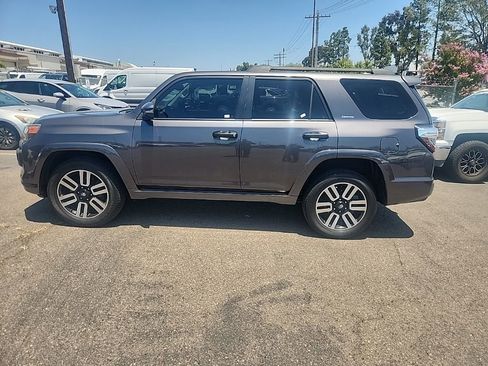 Used 2022 Toyota 4Runner Limited AWD/4WD image 9