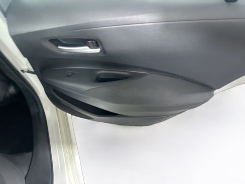 Used 2021 Toyota Corolla LE w/ Carpet Mat Package (TMS) FWD image 26