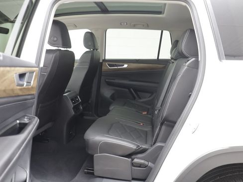 Used 2026 Volkswagen Atlas SE w/ Panoramic Sunroof Package AWD/4WD image 12