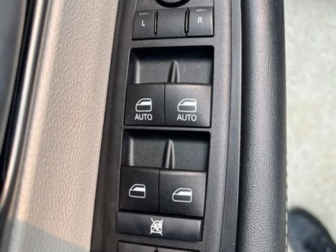 Certified 2024 Chrysler Pacifica Touring-L FWD image 17