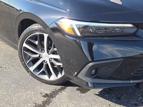 Used 2024 Honda Civic Touring image 3