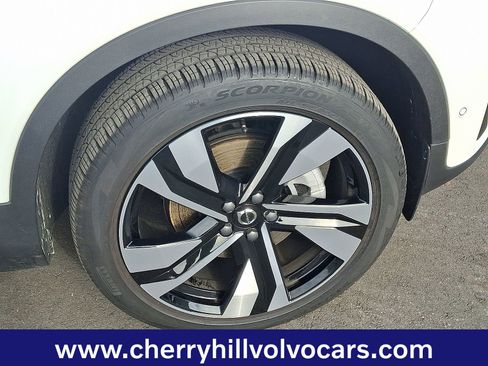 Certified 2025 Volvo XC40 B5 Plus w/ Protection Package Premier image 9