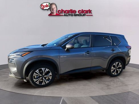 Used 2023 Nissan Rogue SV image 2
