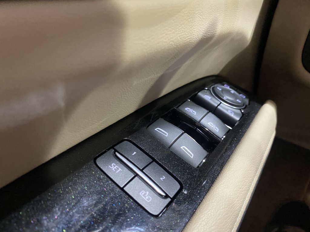 Used 2023 Cadillac Escalade ESV Premium Luxury AWD/4WD image 8
