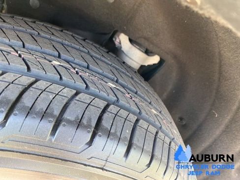 Used 2023 Honda Pilot LX image 10