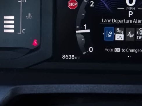 Certified 2025 Toyota Tacoma SR5 AWD/4WD image 27