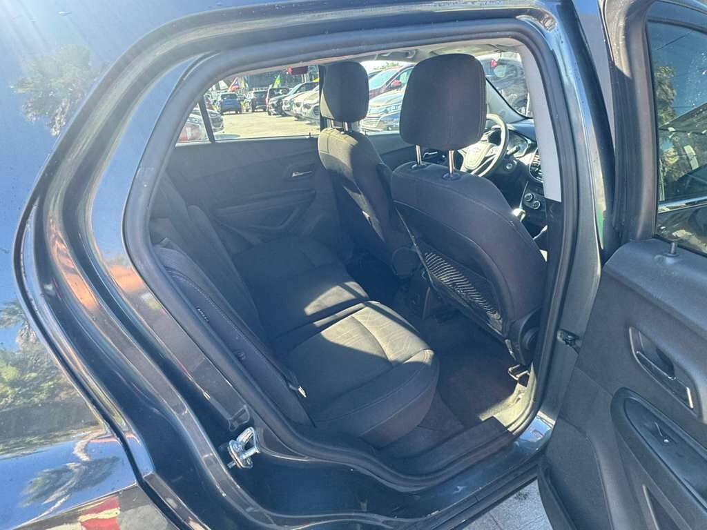 Used 2017 Chevrolet Trax LT FWD image 4